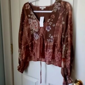 Size medium women's top by American Eagle